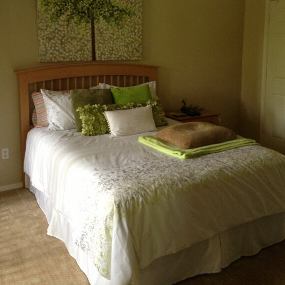 Margaret Muir Queen White Duvet Cover and Shams Set - Picture 1 of 3